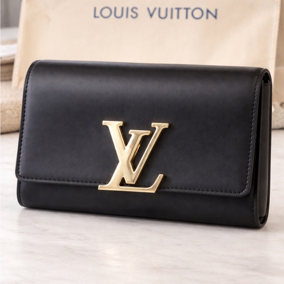 Luxurious Black Shoulder Bag with Gold Chain by Louis Vuitton - Picture 2 of 4